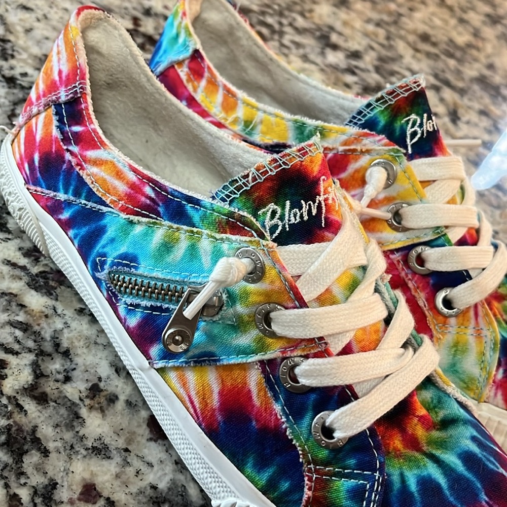 Blowfish Malibu Women's Tie-Dye Low Top Sneakers - Multicolor - Picture 7 of 15
